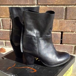 Diba black leather boots 7.5
